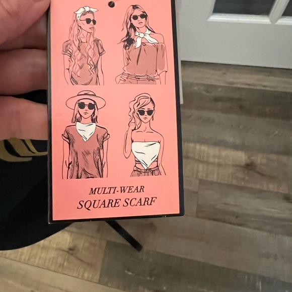 Juicy Couture animal print multi use square NWT - Picture 4 of 5